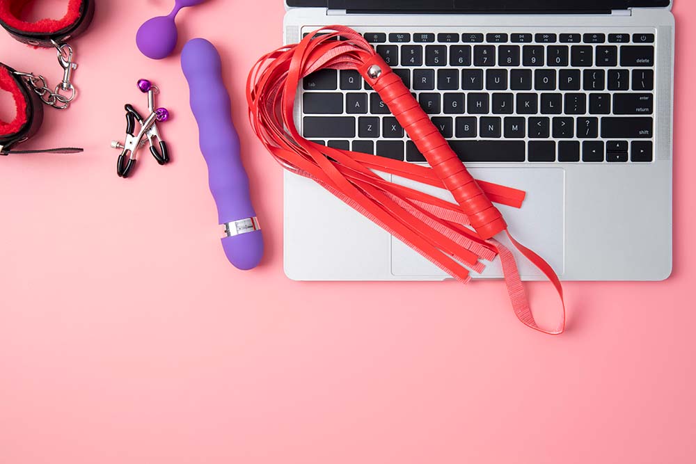 Sex-toys-and-laptop-for-long-distant-relationship-Candy-Snatch-Review